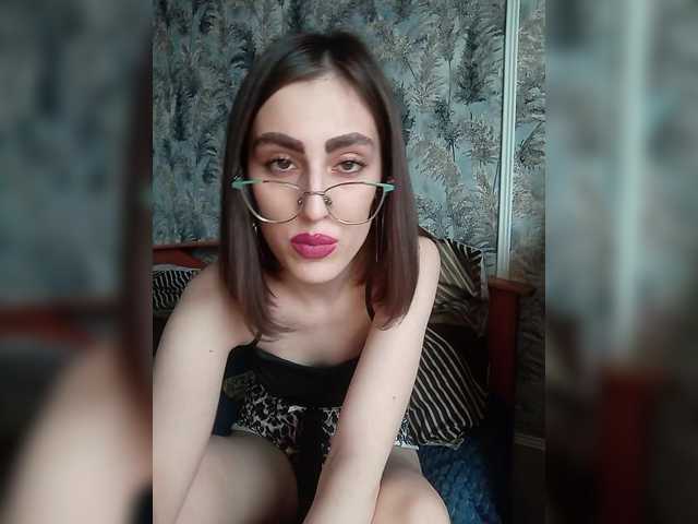 kiska-kira's BongaCams show and profile