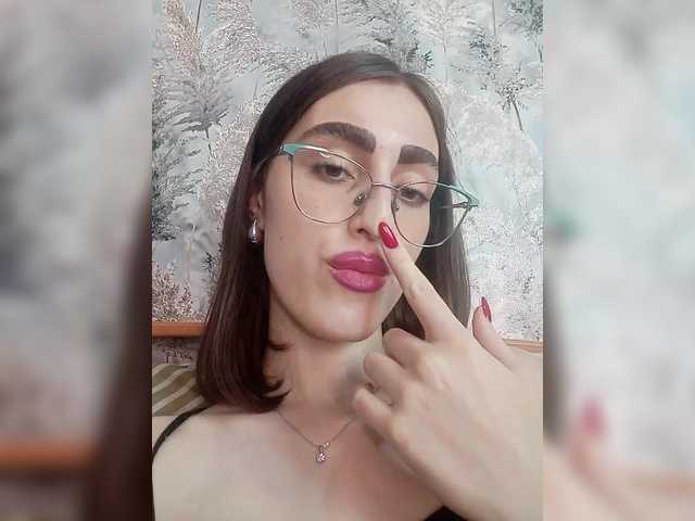 kiska-kira live cam on BongaCams