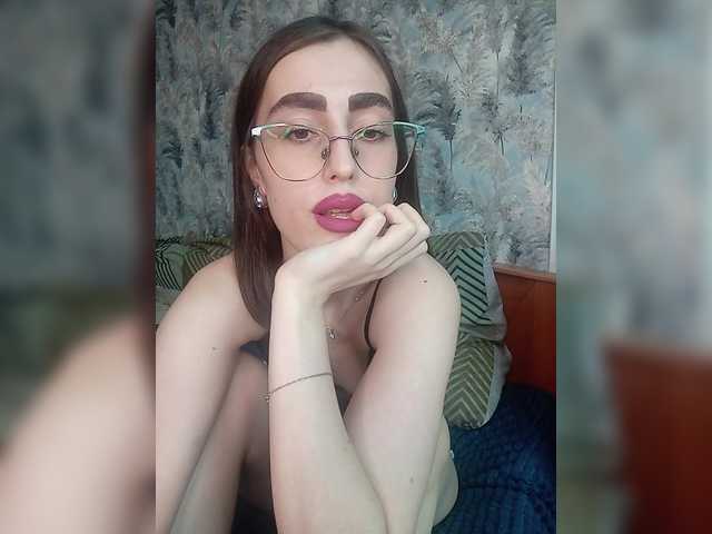 kiska-kira live cam on BongaCams