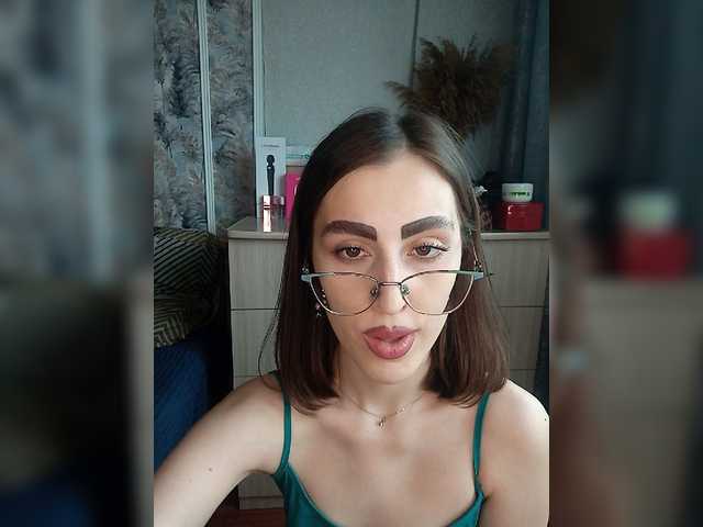 kiska-kira live cam on BongaCams