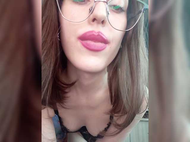 kiska-kira live cam on BongaCams