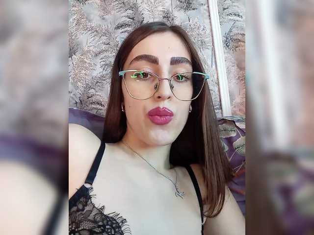 kiska-kira live cam on BongaCams