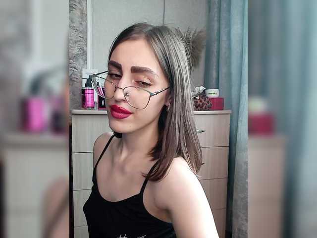 kiska-kira live cam on BongaCams