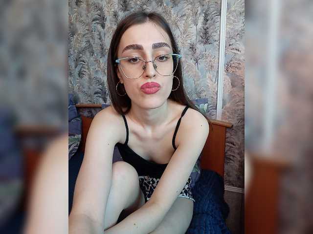 kiska-kira live cam on BongaCams
