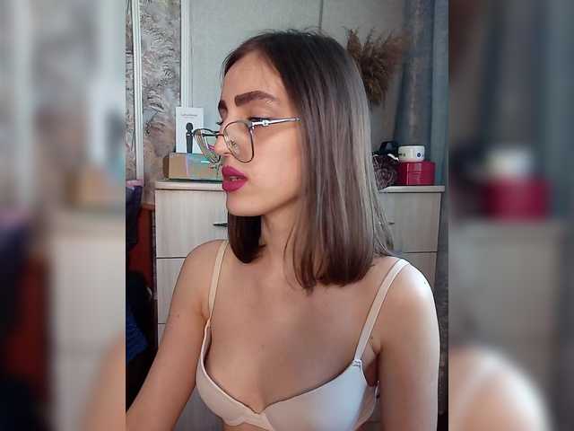 kiska-kira live cam on BongaCams
