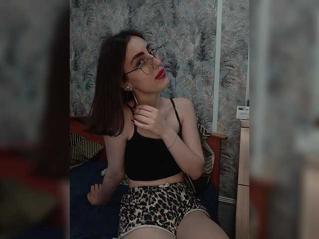 kiska-kira's BongaCams show and profile