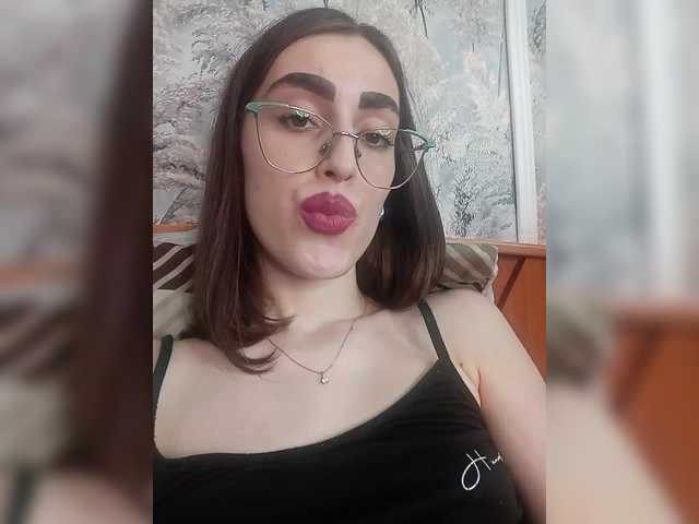 kiska-kira live cam on BongaCams