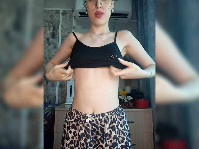 kiska-kira live webcam show
