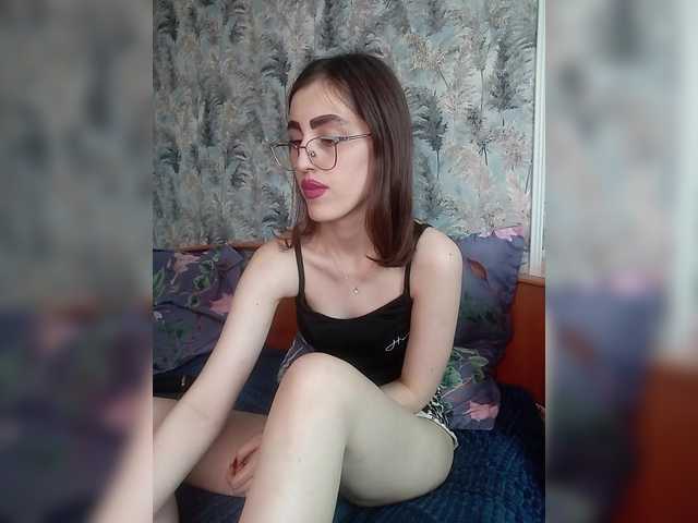 kiska-kira live cam on BongaCams