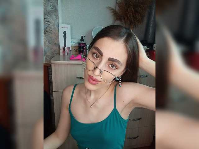 kiska-kira live cam on BongaCams