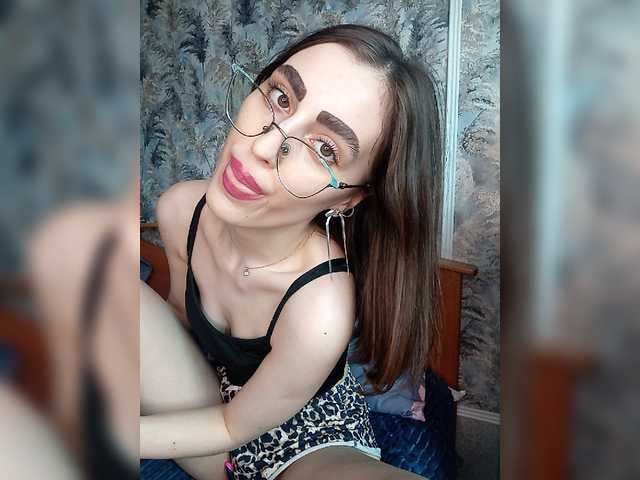 kiska-kira live cam on BongaCams