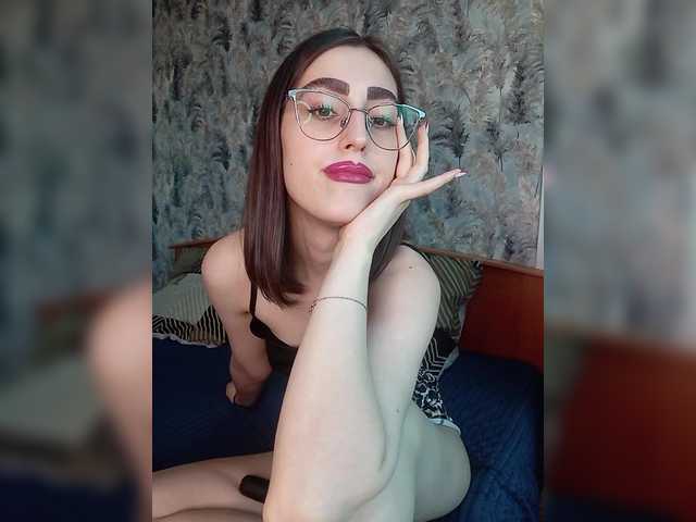 kiska-kira live cam on BongaCams
