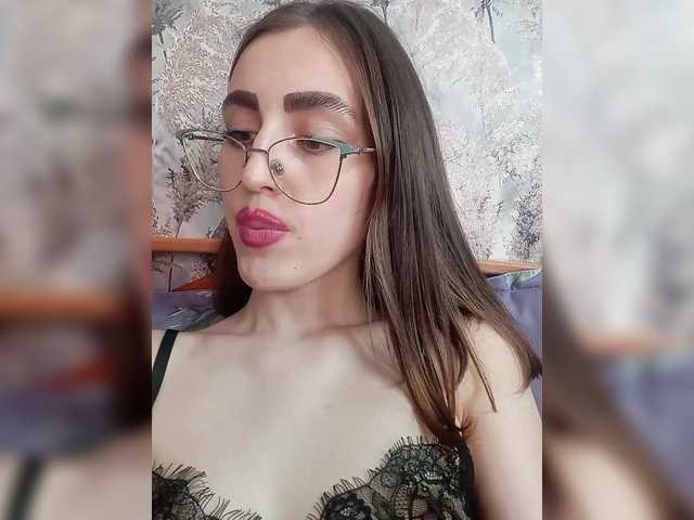 kiska-kira live cam on BongaCams