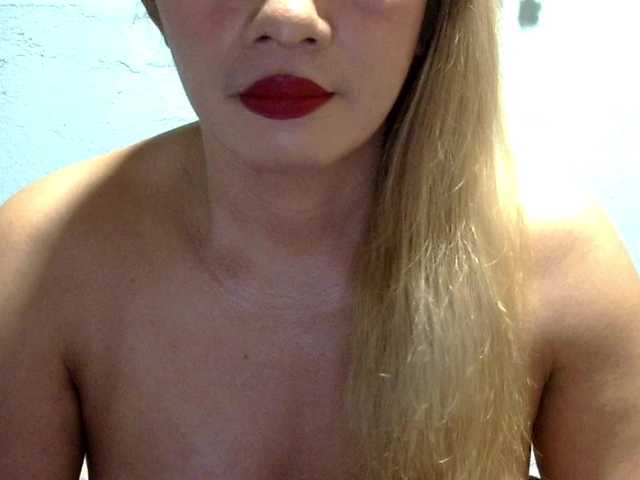 WildCumer025 live webcam show