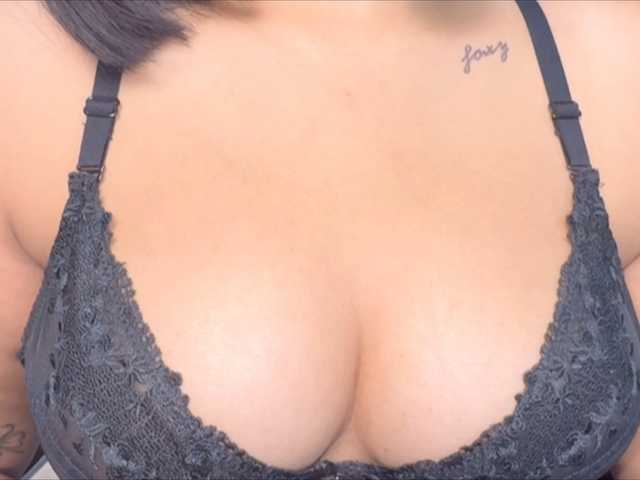 PurrrfectMiko live cam preview