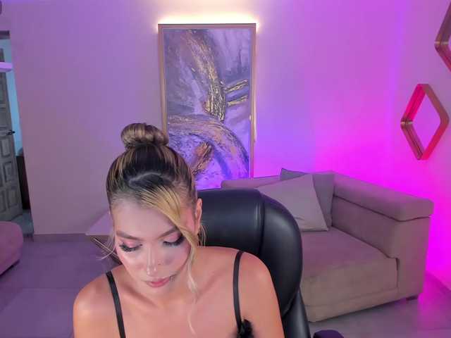 NiaSalvatore, en directo ahora en BongaCams