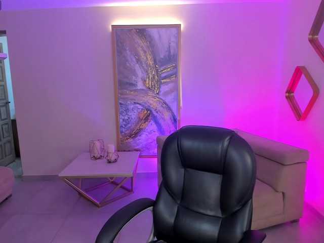 NiaSalvatore, en directo ahora en BongaCams