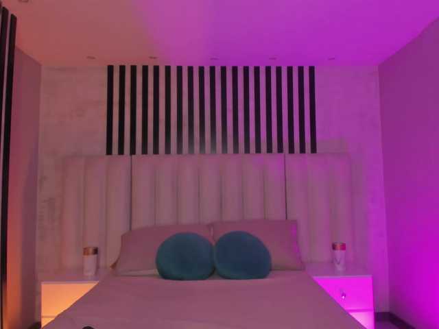 NiaSalvatore live webcam show