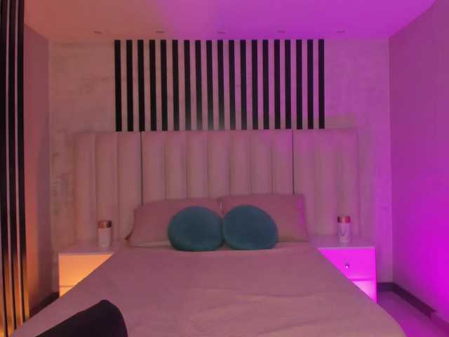 NiaSalvatore live webcam show