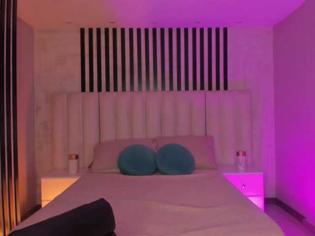 NiaSalvatore live webcam show