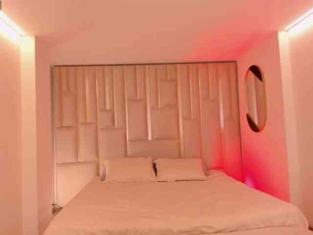 NiaSalvatore Sex Cam Show