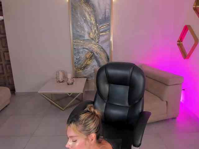 NiaSalvatore — live female cam on BongaCams