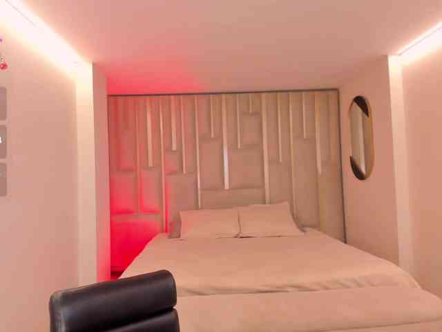 NiaSalvatore webcam