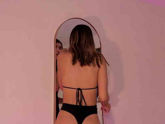 adult cam NiaSalvatore
