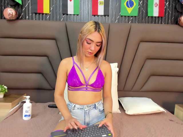 Ashley-Miller26 live cam on BongaCams