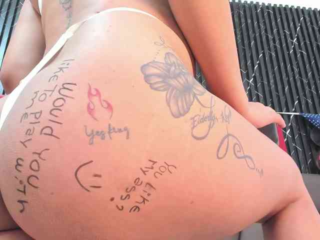 Ashley-Miller26 webcam