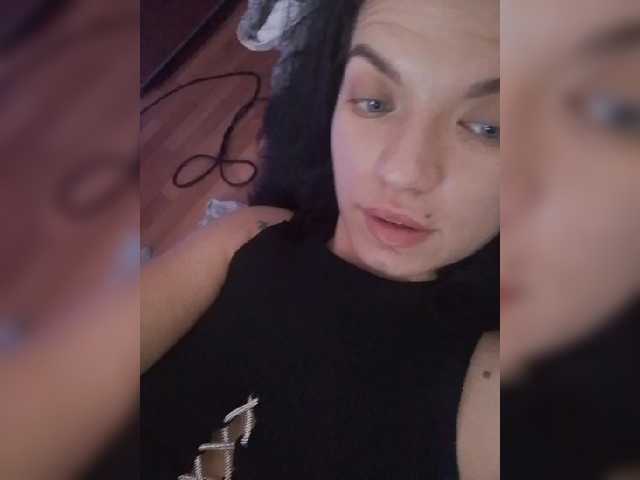 Laylay13's BongaCams show and profile