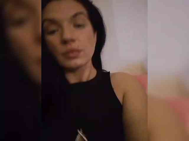 Laylay13 webcam
