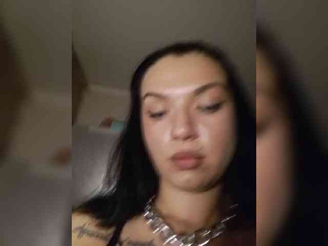 Laylay13 webcam