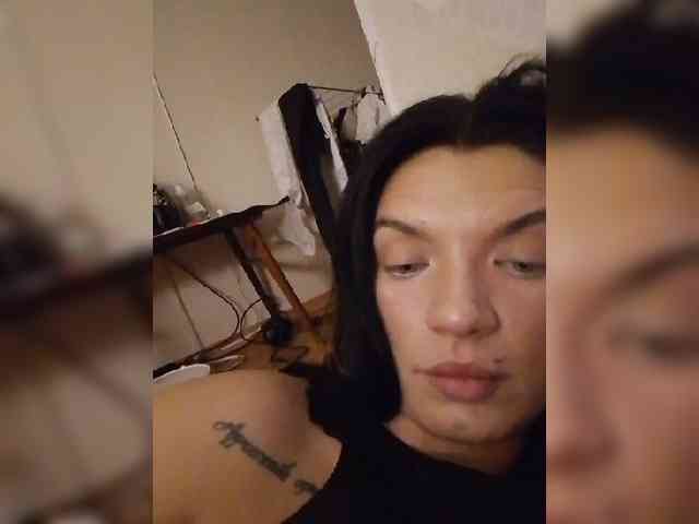 Laylay13 webcam
