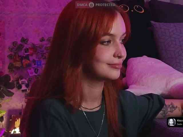 Model ini sedang live sekarang. GoodyGirl