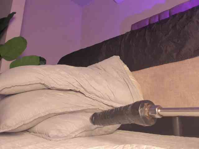 Ashley-12 webcam
