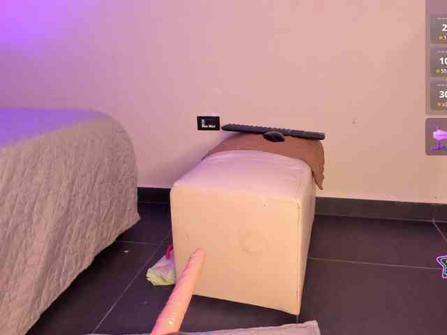 Ashley-12 webcam