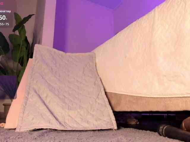 Ashley-12 webcam