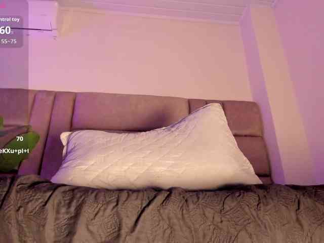 Ashley-12 webcam