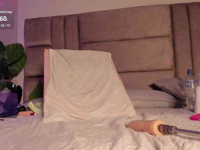 Ashley-12 webcam