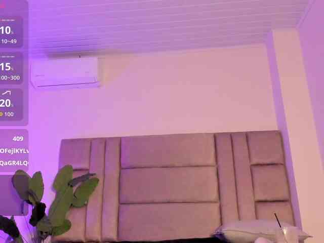 Ashley-12 webcam