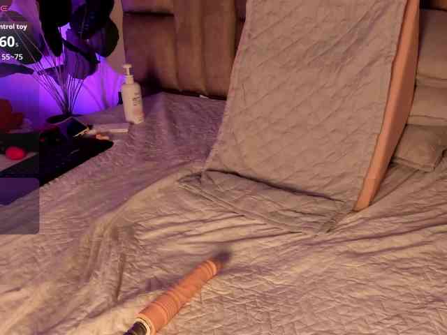 Ashley-12 webcam