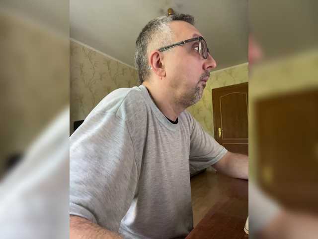 ZrelyiDrocher live webcam show