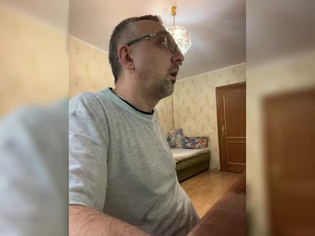 ZrelyiDrocher live webcam show