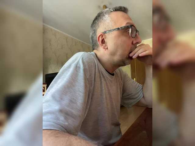 ZrelyiDrocher live webcam show