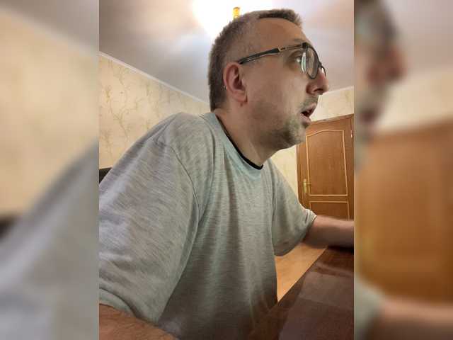 ZrelyiDrocher live webcam show