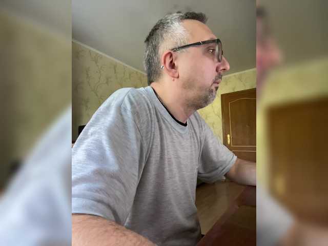 ZrelyiDrocher live webcam show