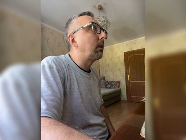 ZrelyiDrocher live webcam show