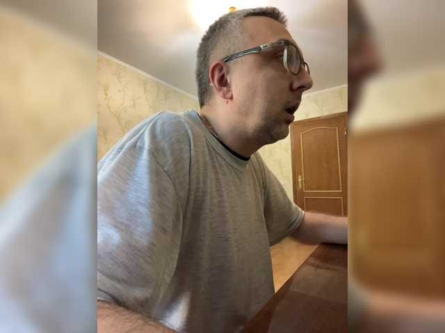 ZrelyiDrocher live webcam show
