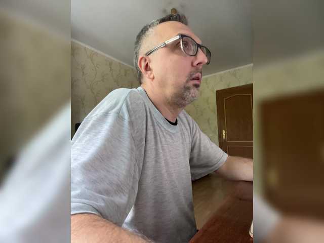 ZrelyiDrocher live webcam show